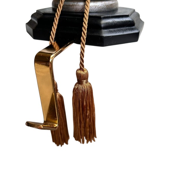 Stocking Holders Artichoke Pineapple Finial Elegant Silver/Gold/Bronze Set of 2 - Picture 4 of 16